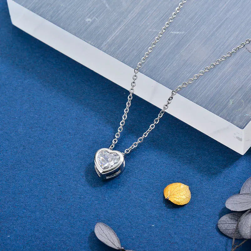 Collar corazón plateado con circonia