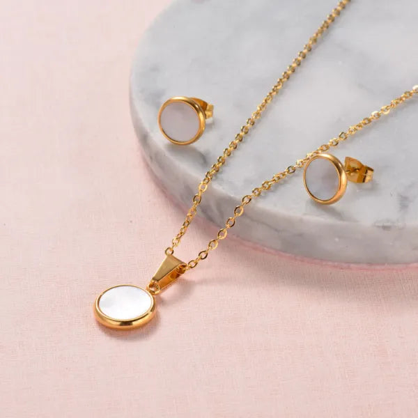 Conjunto dorado con nácar blanco